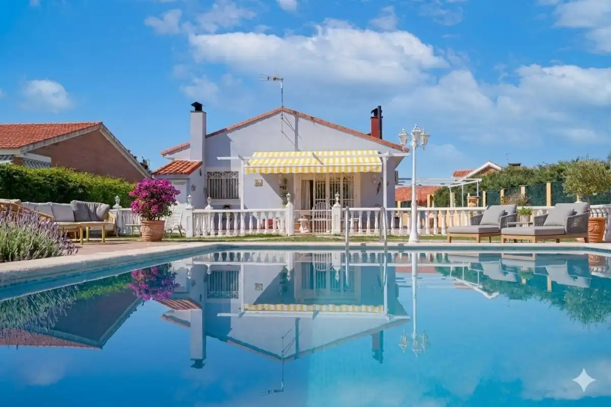 Piscina de Casa adosada en venta en Pioz con Aire acondicionado, Calefacción y Jardín privado