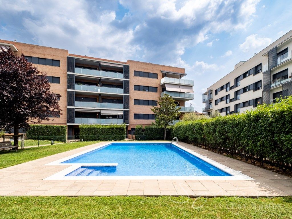 Swimming pool of Flat for sale in Sant Cugat del Vallès  with Air Conditioner, Heating and Swimming Pool