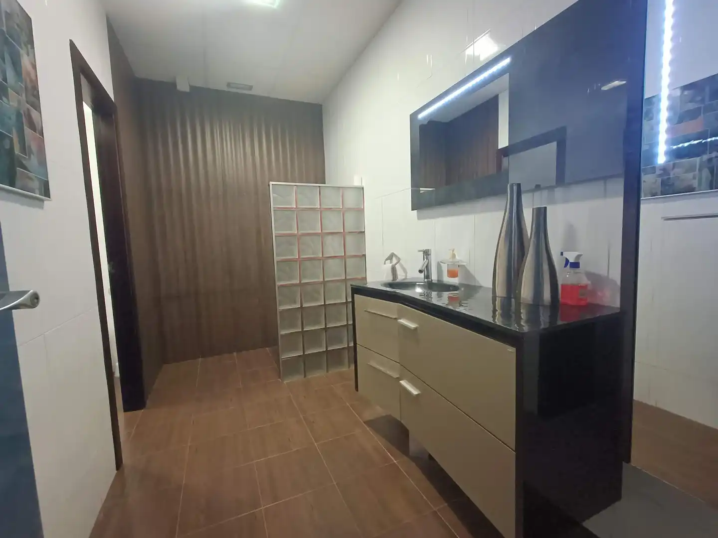 Badezimmer von Fabrikhallen zum Verkauf in L'Alcora