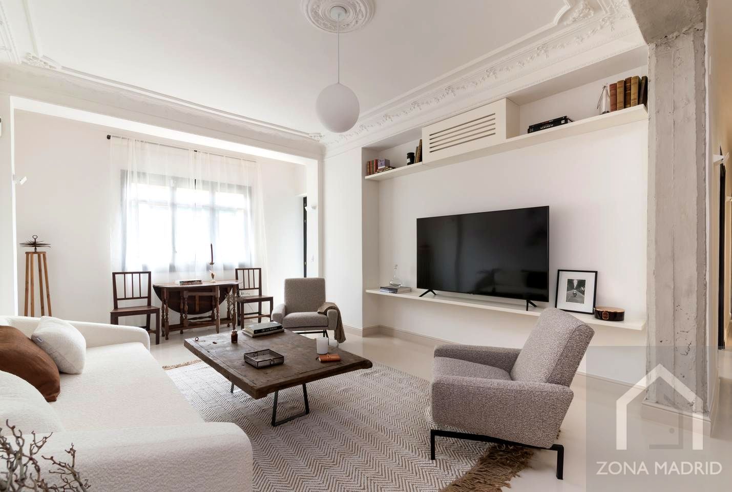 Living room of Flat for sale in  Madrid Capital  with Air Conditioner, Terrace and Furnished