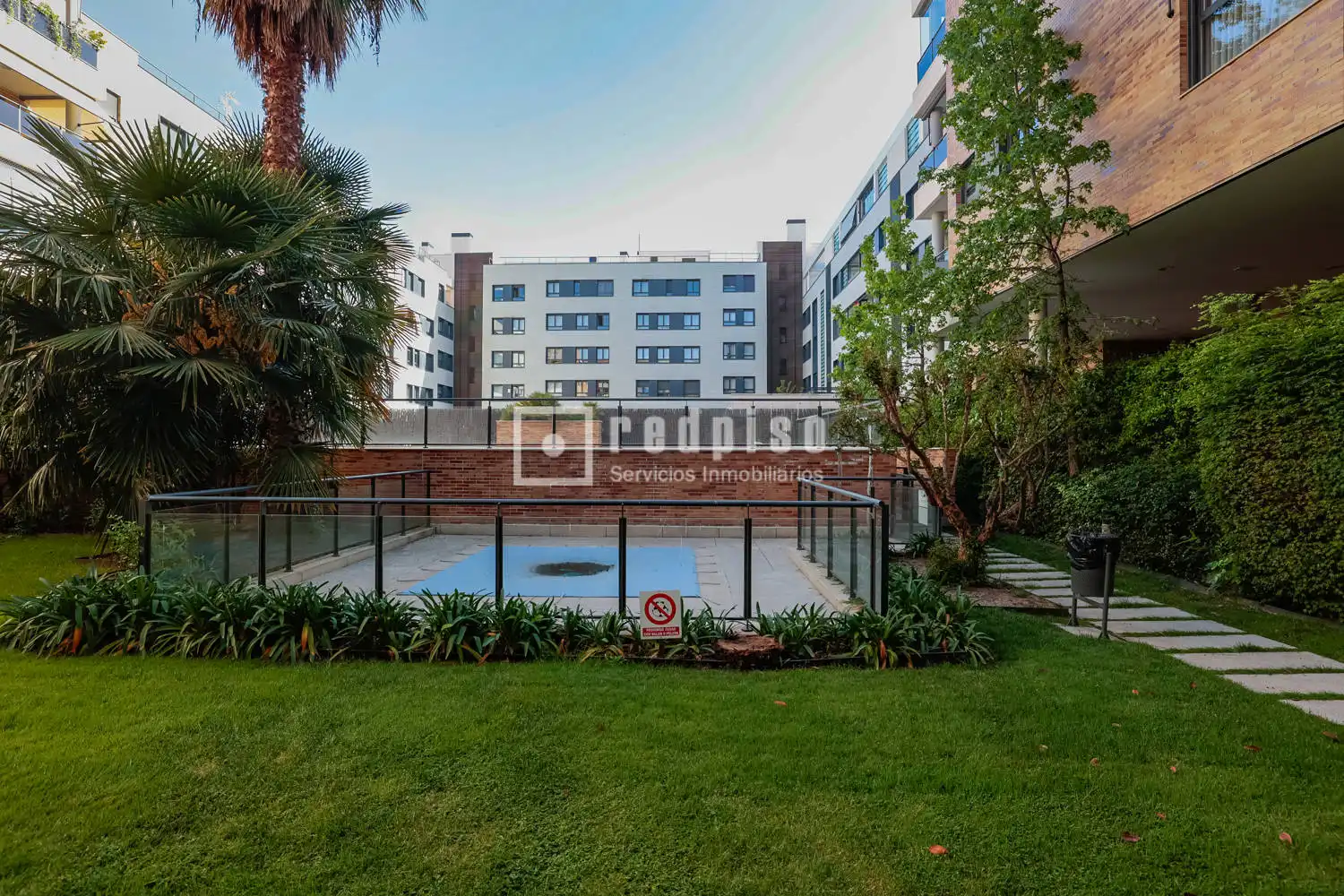 Piscina de Pis en venda en Alcobendas amb Aire condicionat, Calefacció i Jardí privat