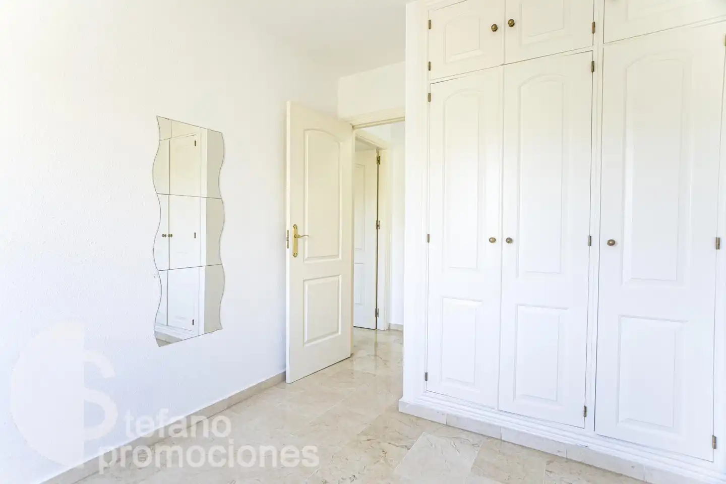 Habitación de Piso en venta en Málaga con Aire acondicionado, Terraza y Piscina comunitaria