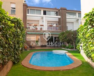 Swimming pool of Single-family semi-detached for sale in Vilanova i la Geltrú  with Air Conditioner and Swimming Pool