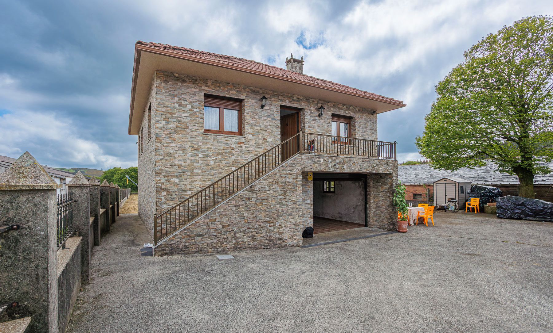 Vista exterior de Finca rústica en venda en Palas de Rei amb Moblat