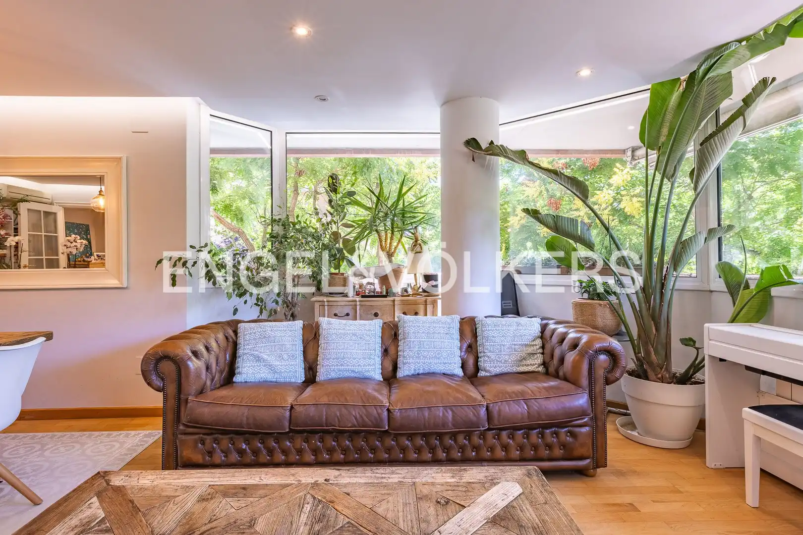 Living room of Flat for sale in Sant Cugat del Vallès  with Air Conditioner, Heating and Private garden