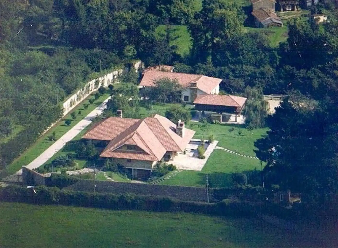Außenansicht von Country house zum Verkauf in Gijón  mit Klimaanlage, Privatgarten und Terrasse