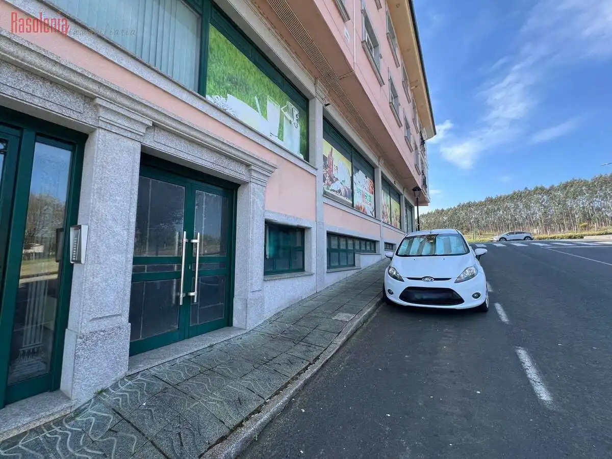 Parking de Local en venta en Moeche