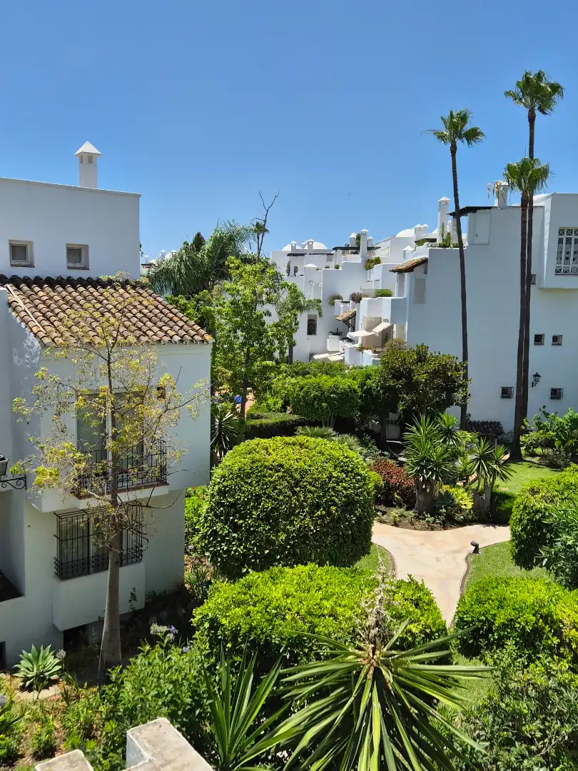 Vista exterior de Local de lloguer en Marbella amb Aire condicionat, Calefacció i Moblat
