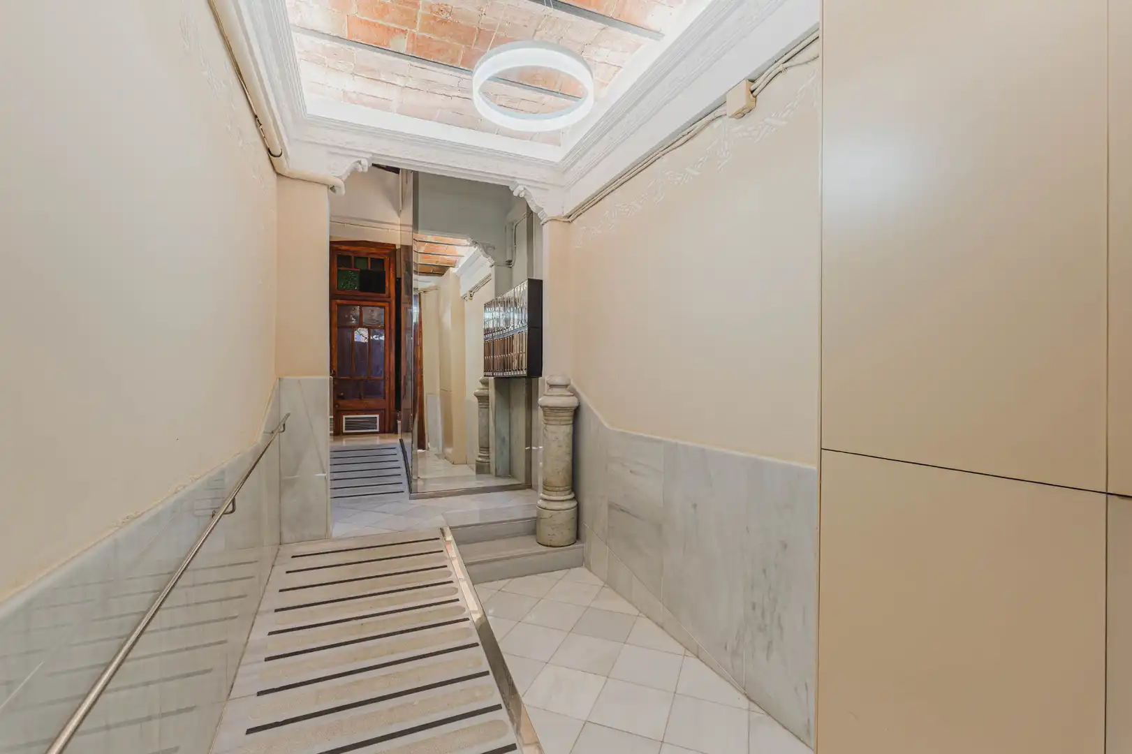 Wohnung zum Verkauf in Barcelona mit Klimaanlage, Heizung und Ofen