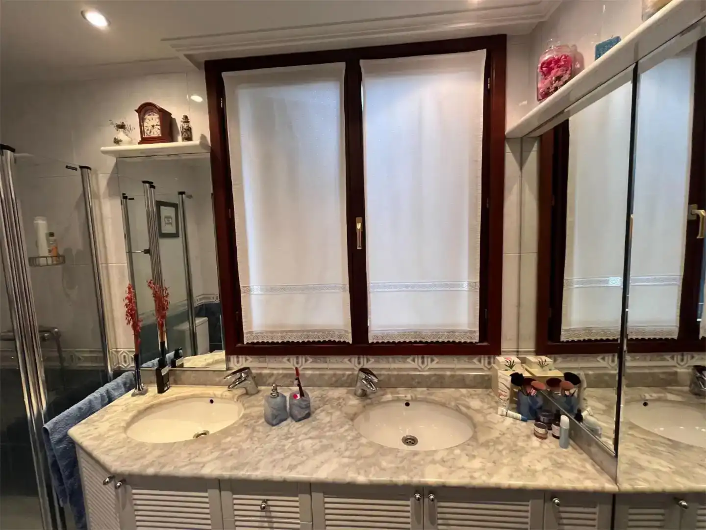 Badezimmer von Wohnung zum Verkauf in Basauri  mit Privatgarten, Parkett und Möbliert