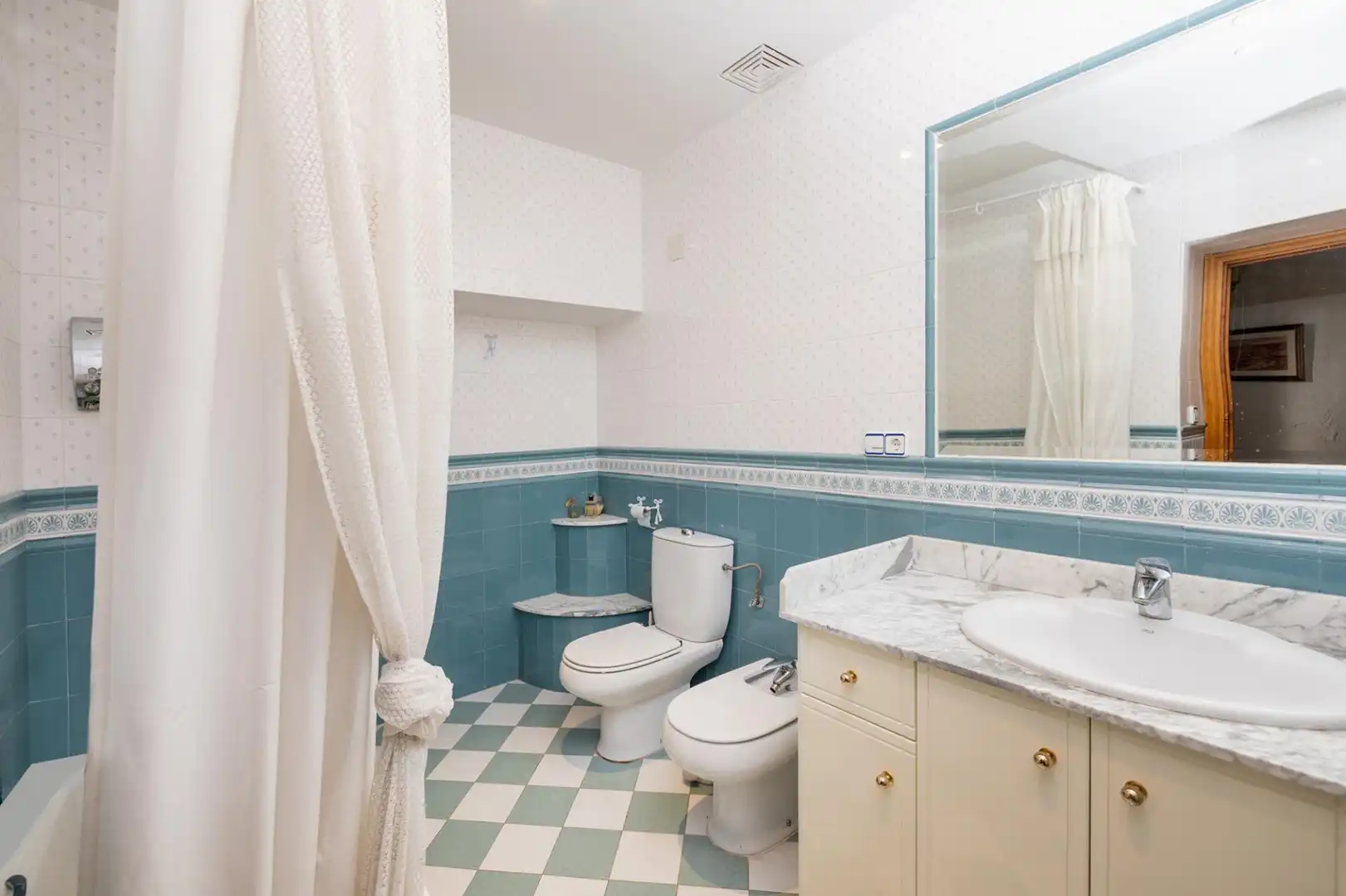 Badezimmer von Haus oder Chalet zum Verkauf in Ugíjar mit Heizung, Privatgarten und Terrasse