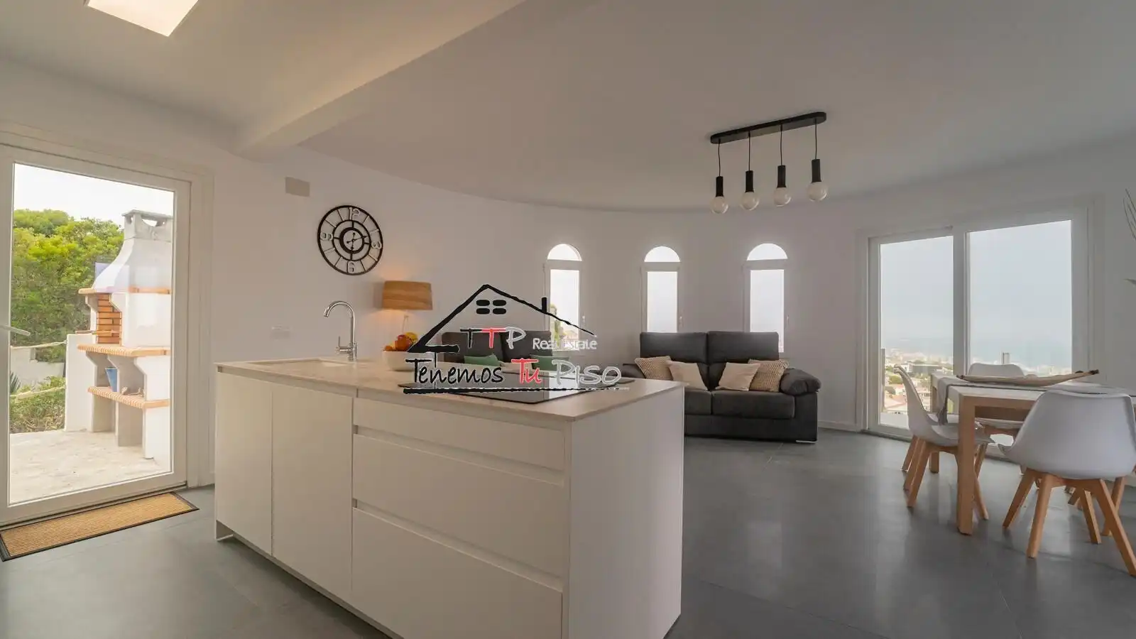 Sala d'estar de Casa o xalet en venda en Peñíscola / Peníscola amb Aire condicionat, Calefacció i Jardí privat