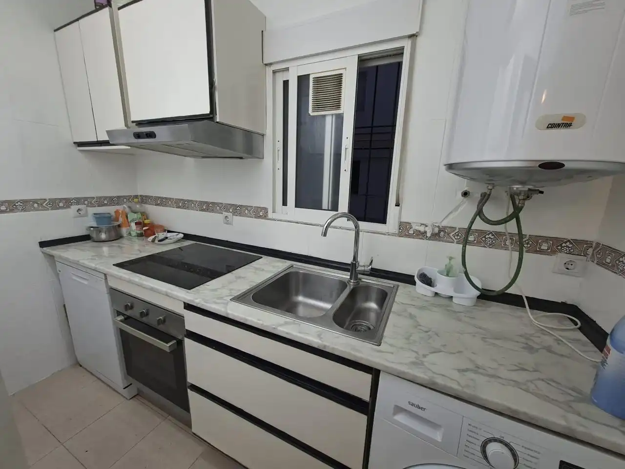 Cocina de Planta baja en venta en Madrid con Aire acondicionado y Calefacción