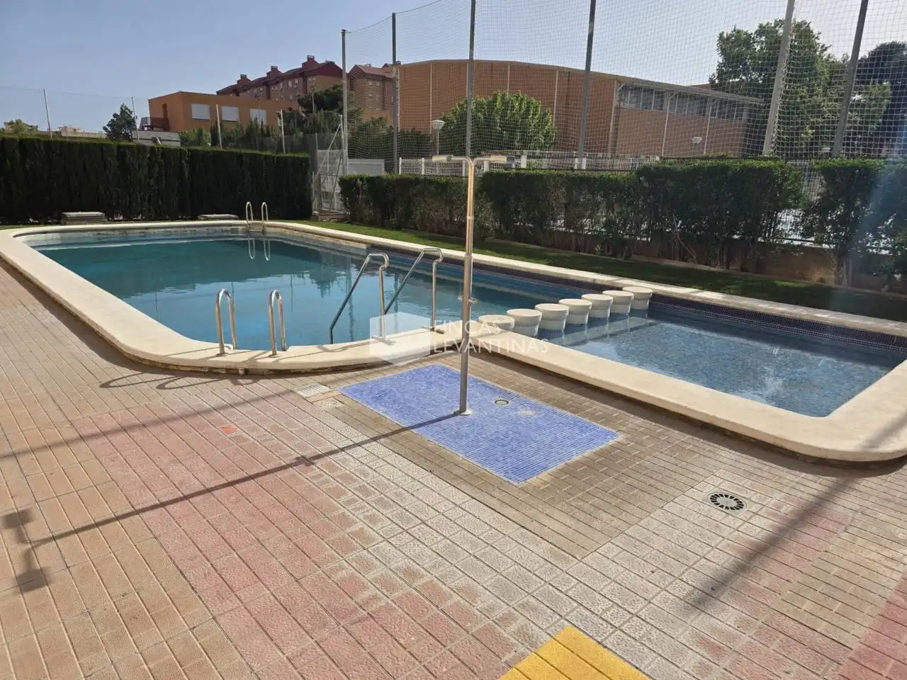 Piscina de Pis en venda en San Vicente del Raspeig / Sant Vicent del Raspeig amb Moblat, Balcó i Piscina comunitària