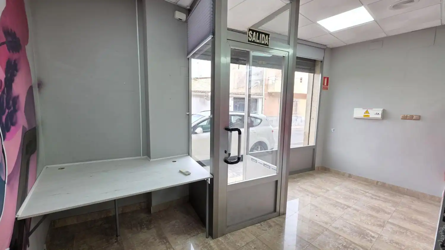 Local de alquiler en Las Gabias con Aire acondicionado