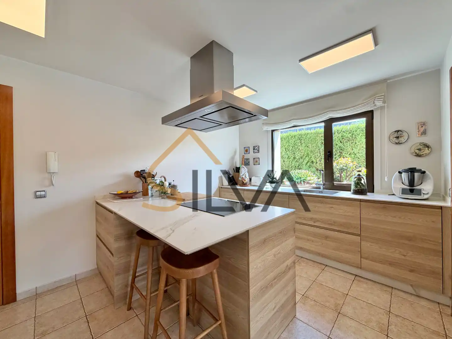 Cocina de Casa o chalet en venta en Oleiros con Calefacción, Jardín privado y Terraza