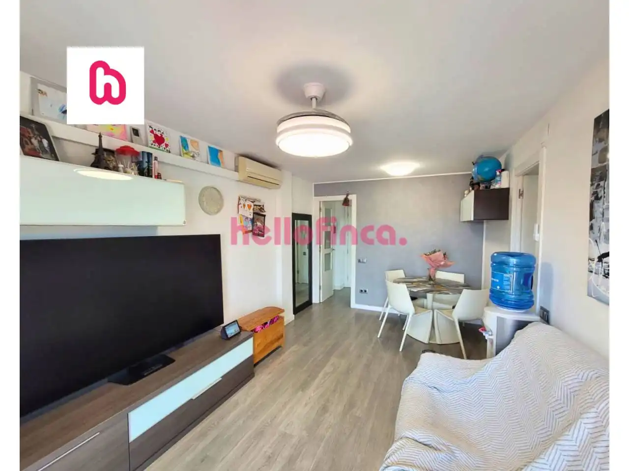 Living room of Flat for sale in Sant Boi de Llobregat  with Air Conditioner, Heating and Parquet flooring