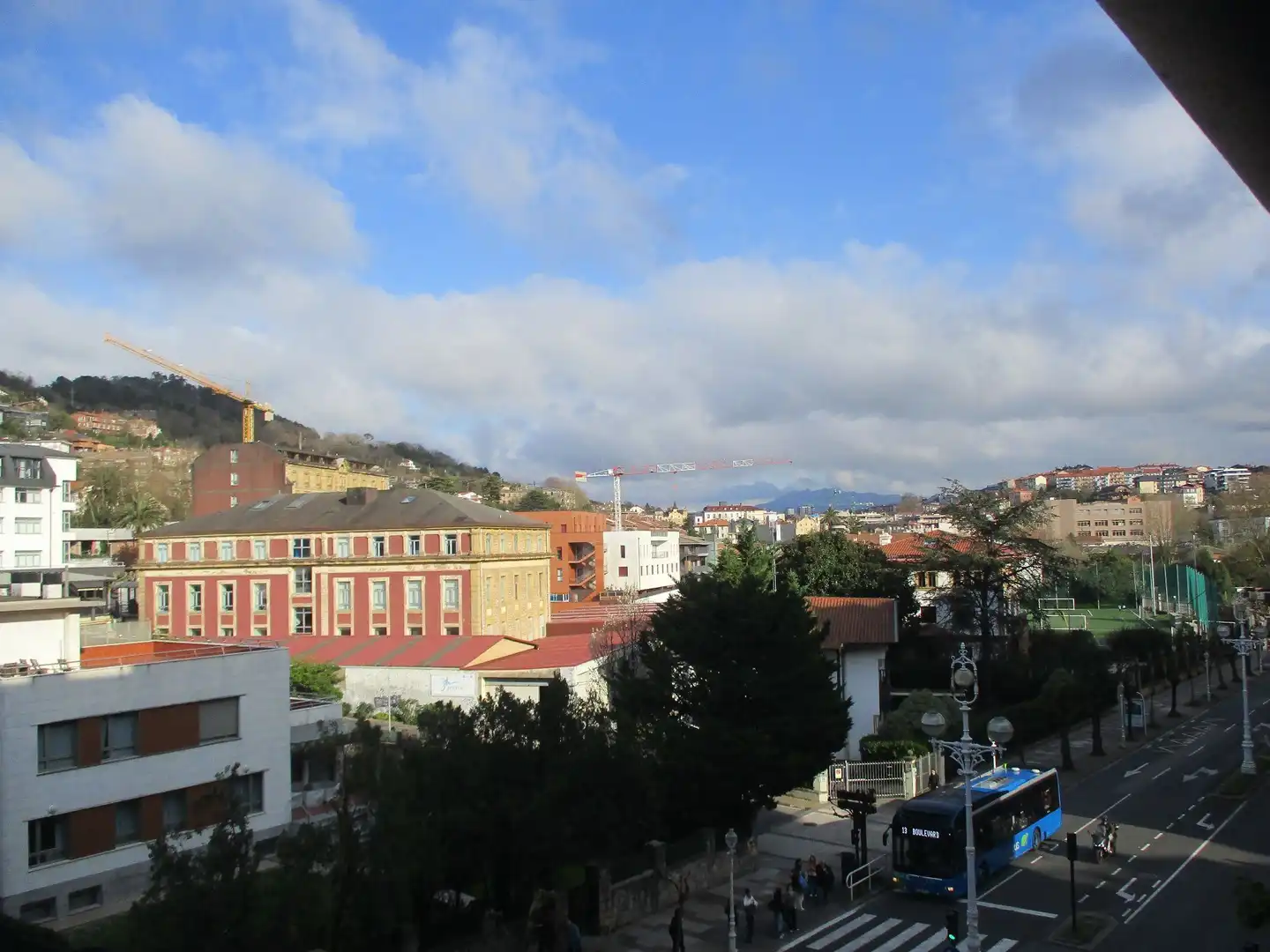 Vista exterior de Pis en venda en Donostia - San Sebastián  amb Calefacció, Terrassa i Traster