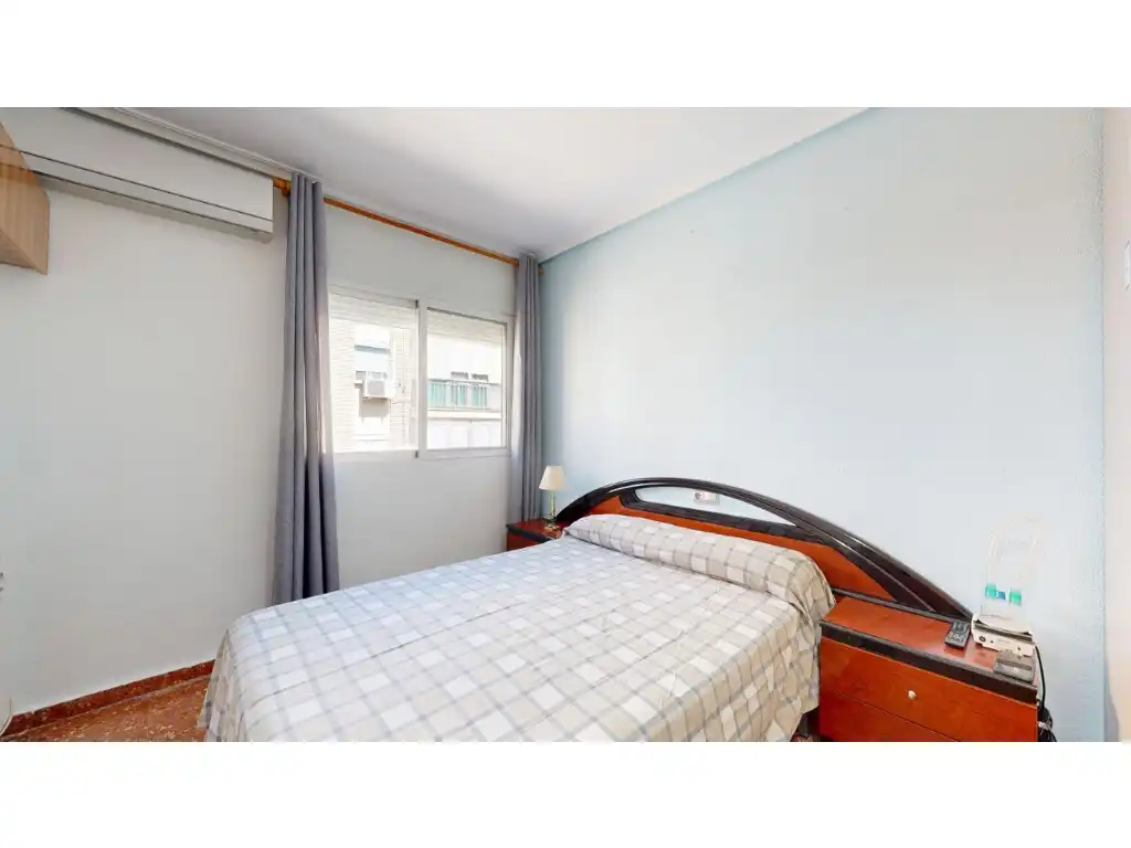 Bedroom of Flat for sale in Torrent  with Air Conditioner and Balcony