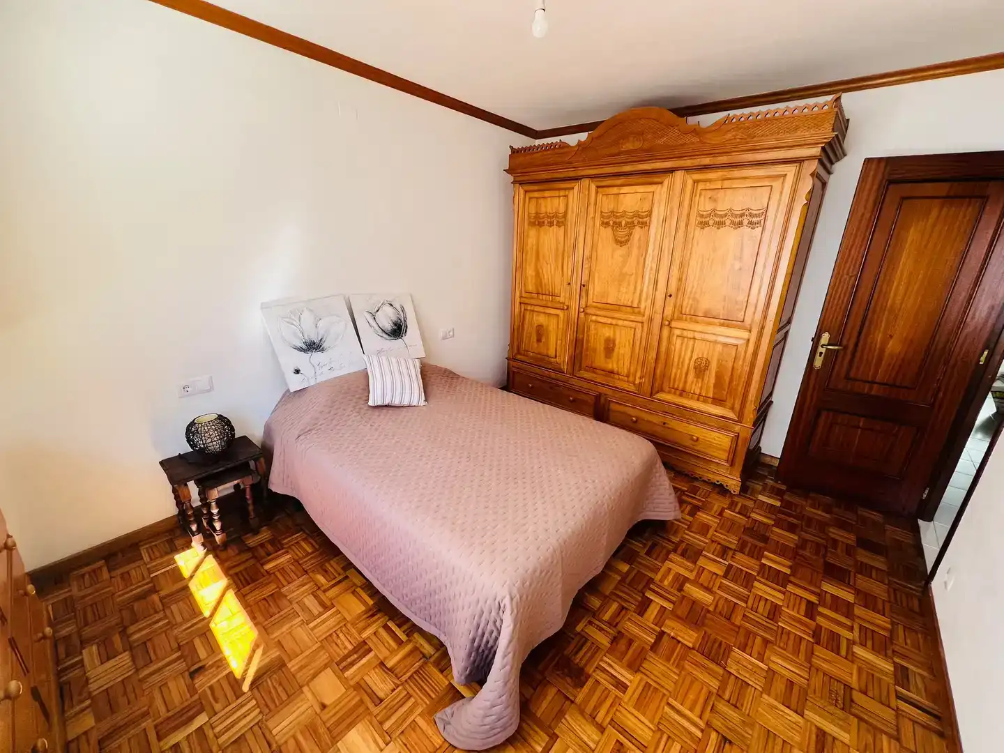 Schlafzimmer von Wohnung zur Miete in Ferrol mit Parkett und Möbliert