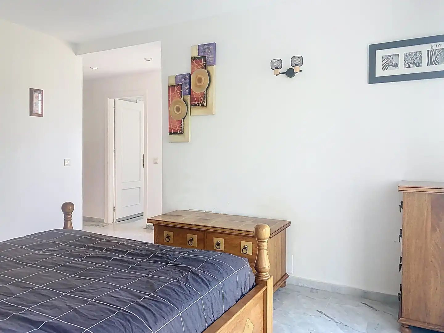 Dormitori de Casa adosada en venda en Marbella amb Jardí privat, Terrassa i Piscina