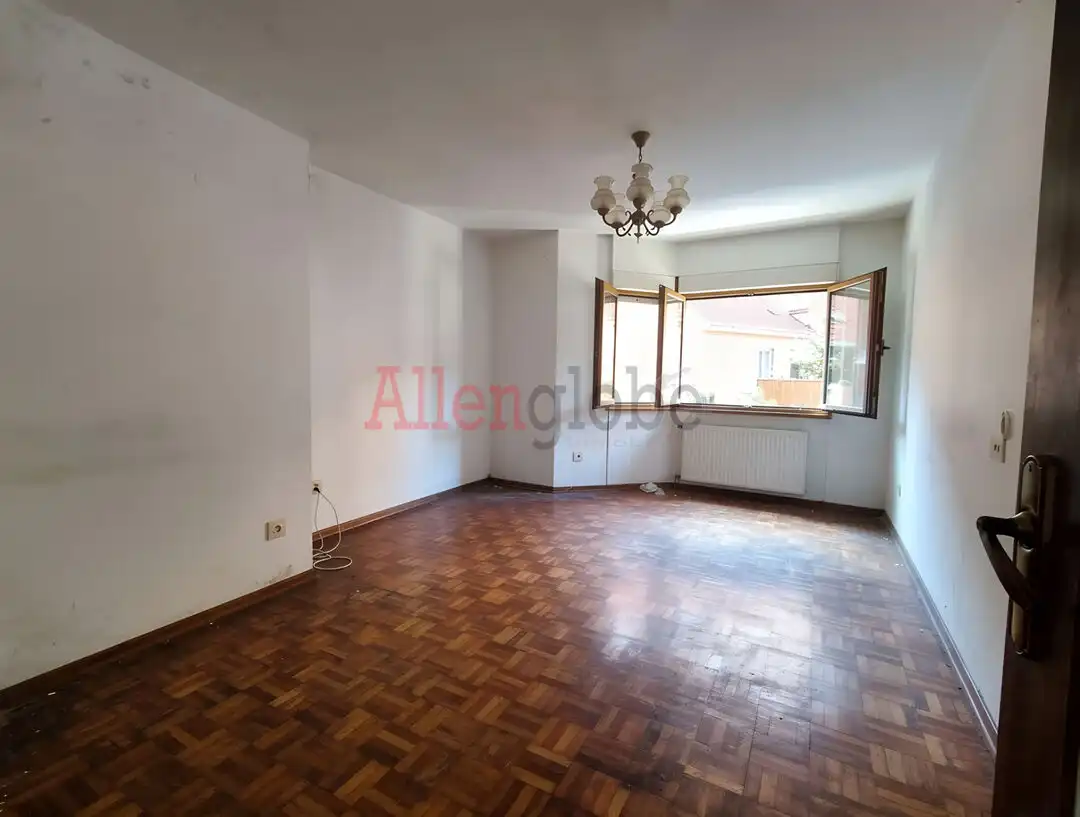 Sala d'estar de Pis en venda en Carreño amb Calefacció, Terrassa i Traster