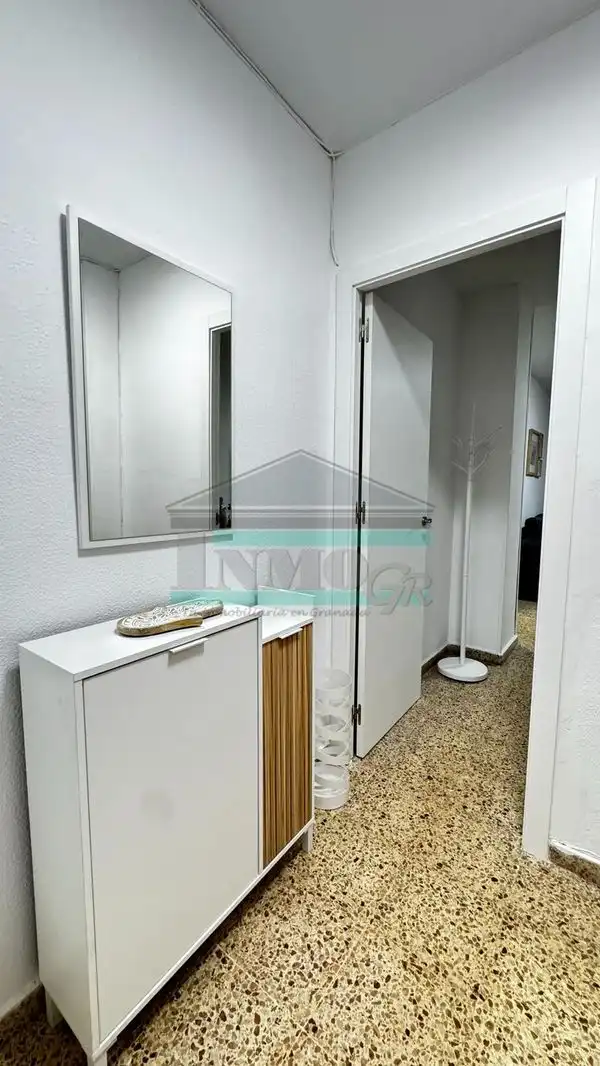 Bathroom of Flat for rent in Granada  with Furnished, TV and Balcony