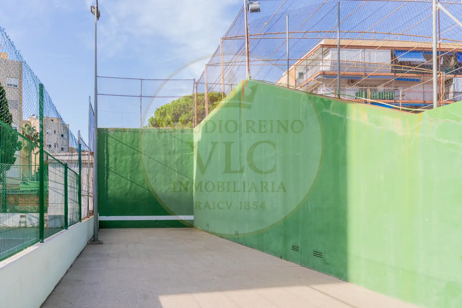 Parkplatz von Wohnungen zum Verkauf in La Pobla de Farnals mit Klimaanlage, Terrasse und Abstellraum