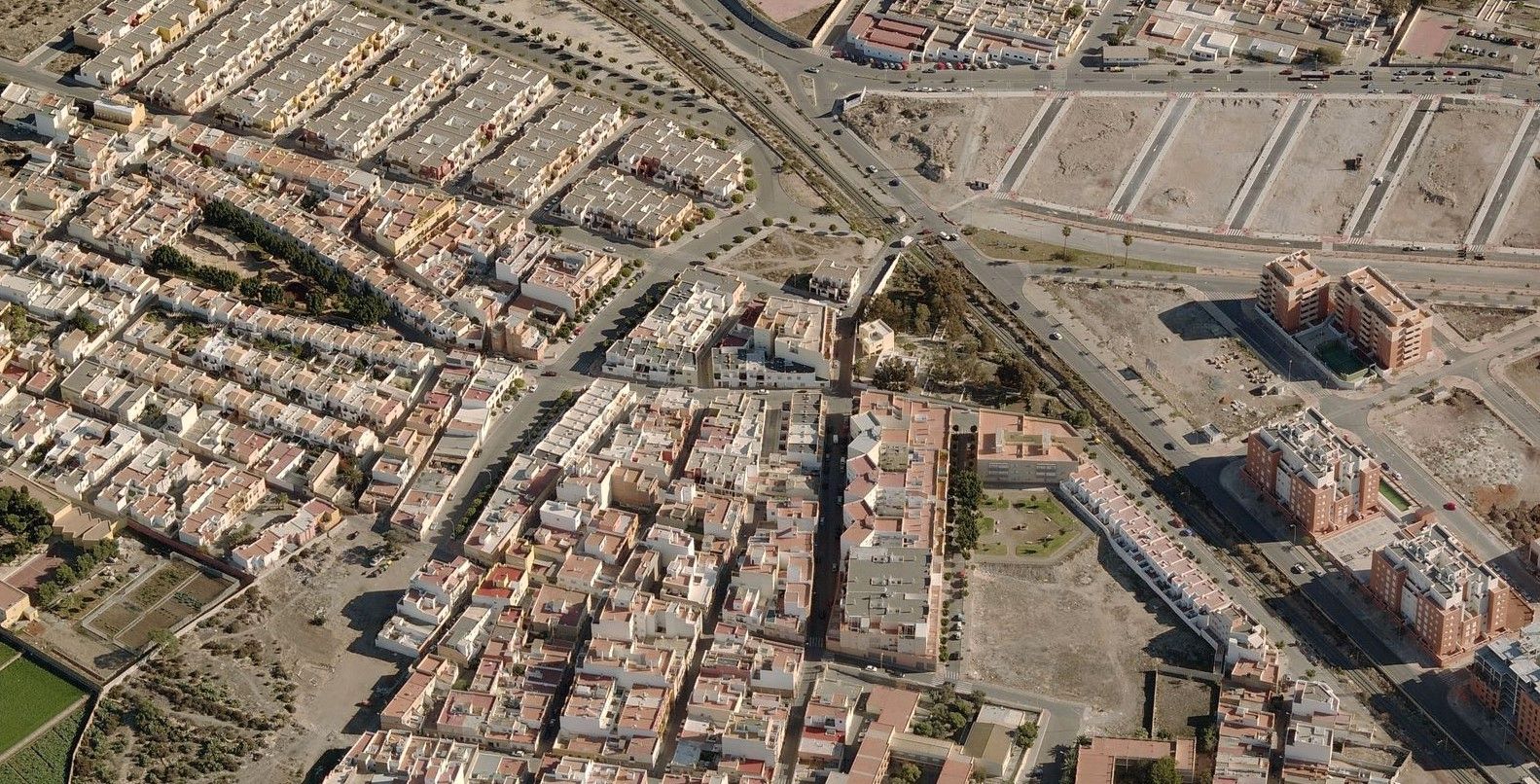 Vista exterior de Piso en venta en  Almería Capital con Trastero y Amueblado