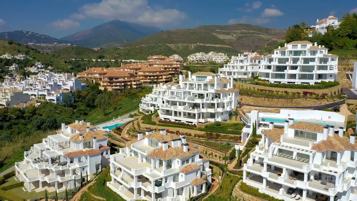Vista exterior de Pis en venda en Marbella amb Aire condicionat, Traster i Sauna