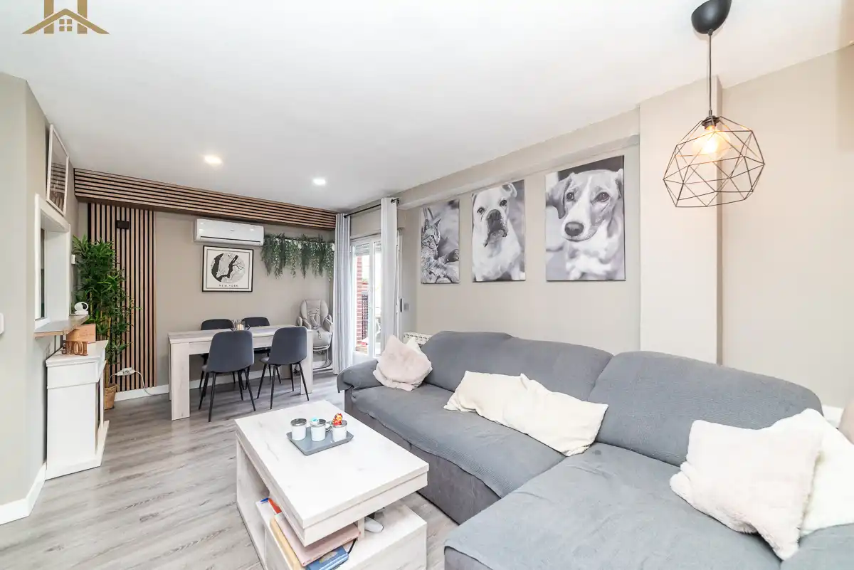 Wohnzimmer von Maisonette zum Verkauf in Sevilla la Nueva mit Klimaanlage, Terrasse und Abstellraum
