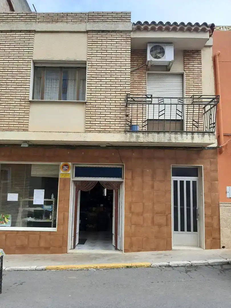 Vista exterior de Casa adosada en venda en Chella amb Aire condicionat, Traster i Balcó