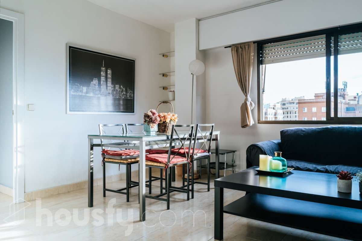 Living room of Flat to rent in  Madrid Capital  with Air Conditioner, Heating and Furnished