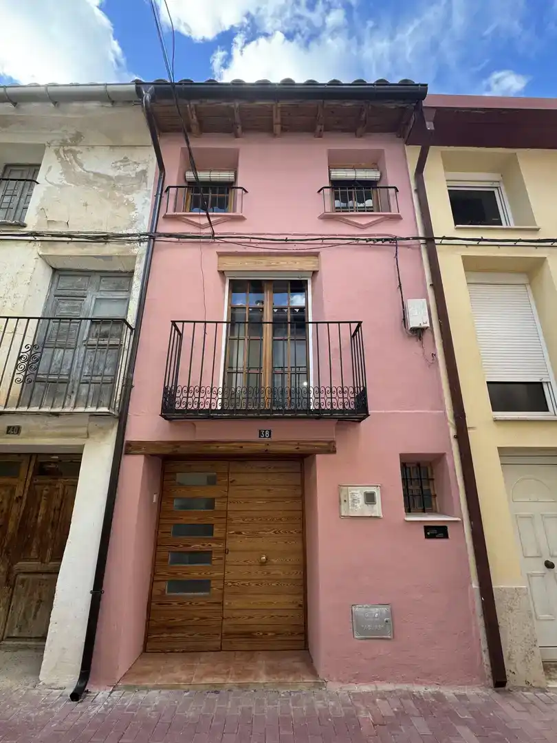Vista exterior de Casa adosada en venta en Torrebaja, Valencia