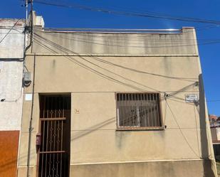 Vista exterior de Casa o xalet en venda en Santa Coloma de Gramenet amb Jardí privat