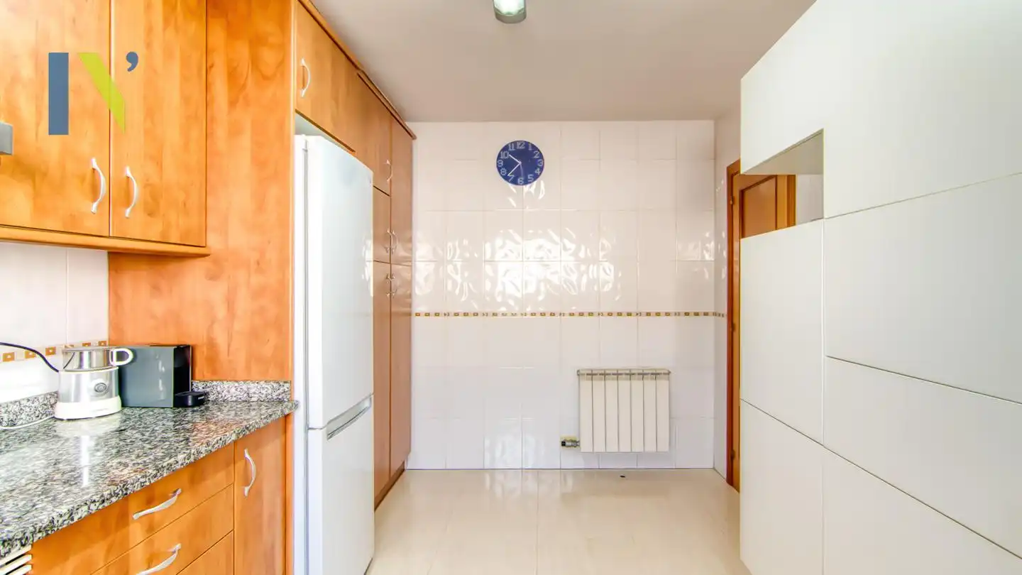 Cuina de Casa o xalet en venda en Bescanó amb Aire condicionat i Terrassa