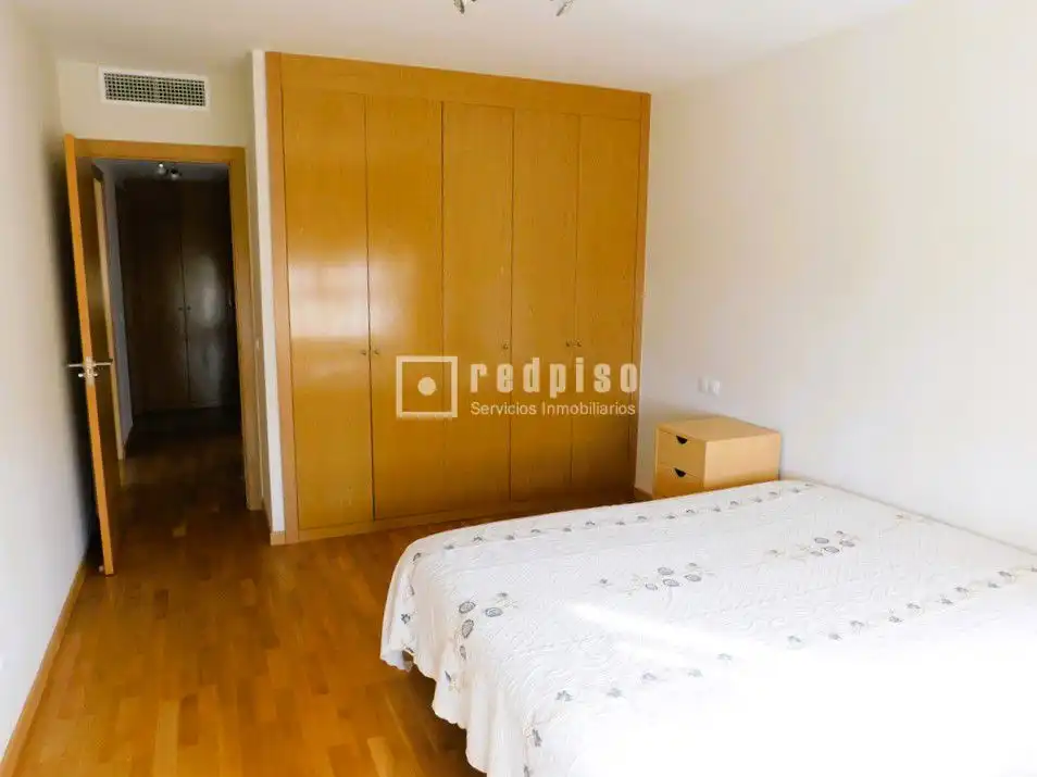 Habitación de Piso de alquiler en Madrid con Aire acondicionado, Calefacción y Jardín privado