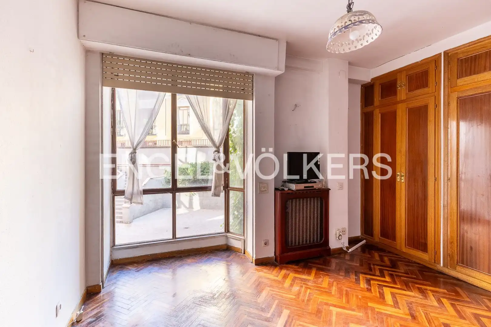 Außenansicht von Wohnung zum Verkauf in Madrid mit Heizung und Parkett