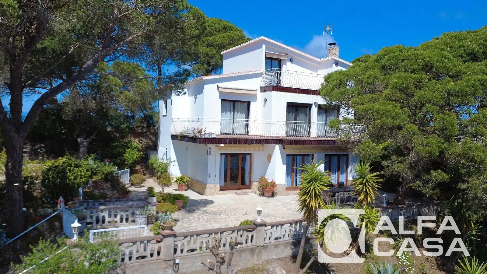 Vista exterior de Casa o xalet en venda en Blanes amb Calefacció, Terrassa i Traster