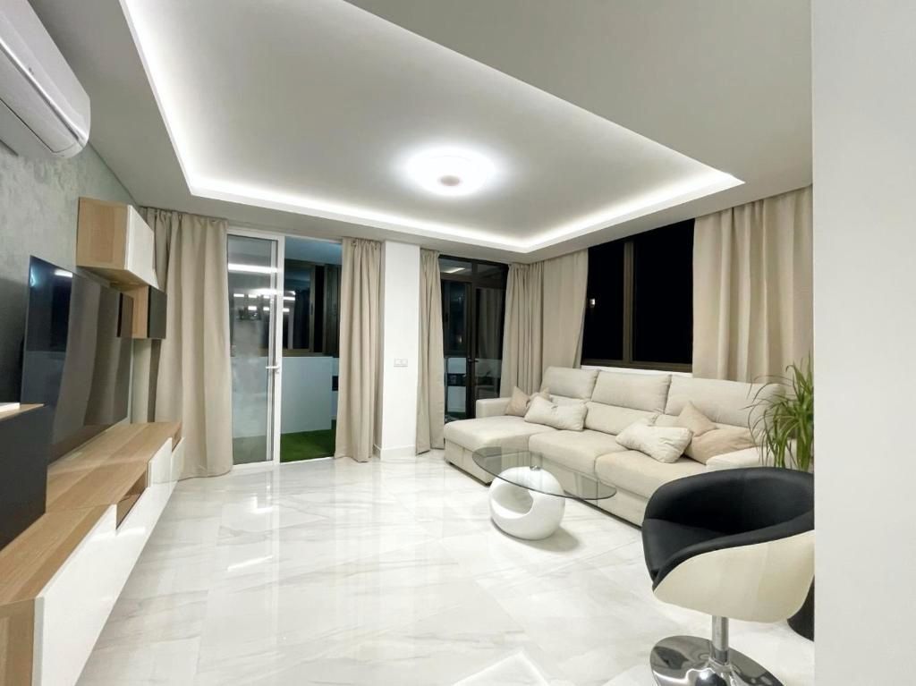 Piso en venta en Calle María Auxiliadora, 3, Playa Bajadilla - Puertos, Marbella Centro