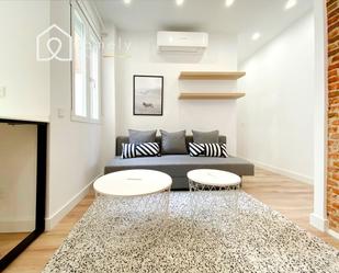 Living room of Flat to rent in  Madrid Capital  with Air Conditioner, Heating and Parquet flooring