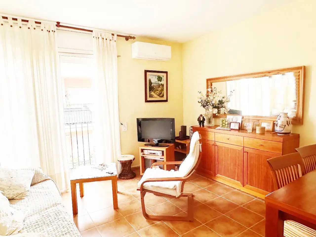 Sala de estar de Piso en venta en Palamós con Aire acondicionado, Amueblado y Balcón