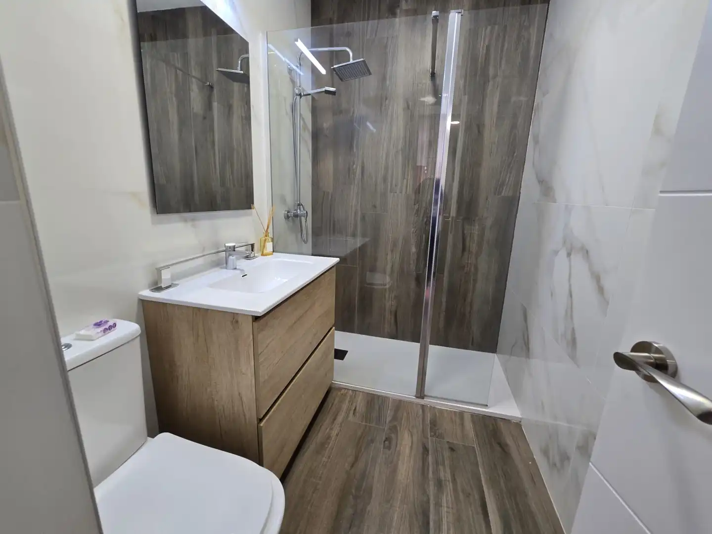 Baño de Apartamento en venta en San Fernando de Henares con Aire acondicionado, Calefacción y Horno