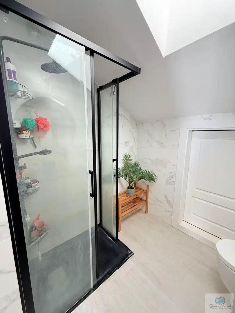 Bathroom of Attic for sale in Fuengirola  with Air Conditioner, Terrace and Community pool