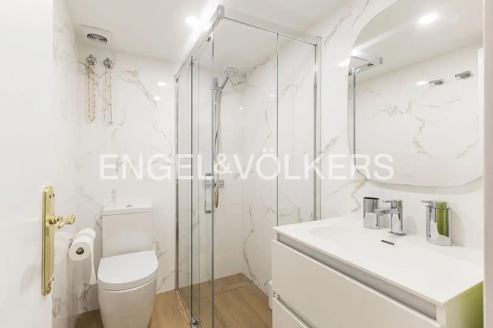 Badezimmer von Wohnung zur Miete in Barcelona mit Heizung, Balkon und Haustiere erlaubt