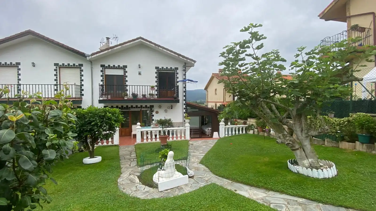 Jardí de Casa adosada en venda en Meruelo amb Moblat