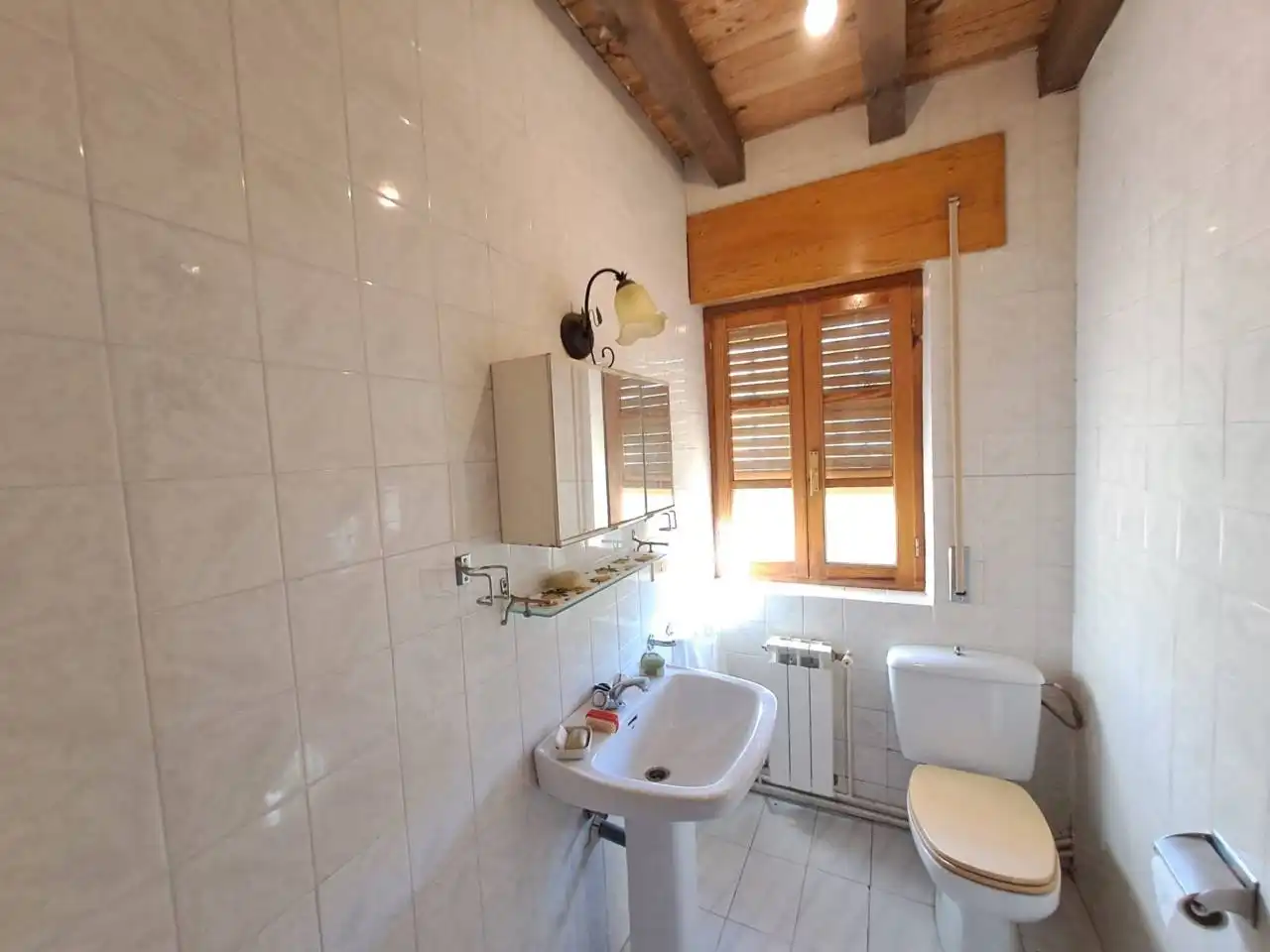 Bany de Casa o xalet en venda en Hontanas amb Calefacció, Jardí privat i Terrassa