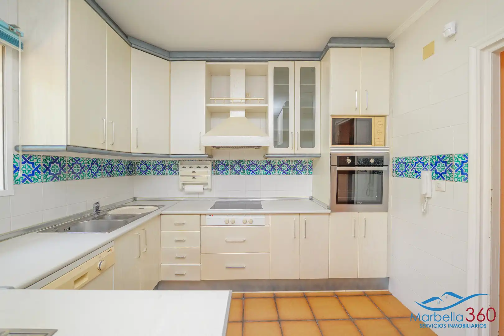 Cocina de Casa o chalet en venta en Marbella con Aire acondicionado, Jardín privado y Terraza