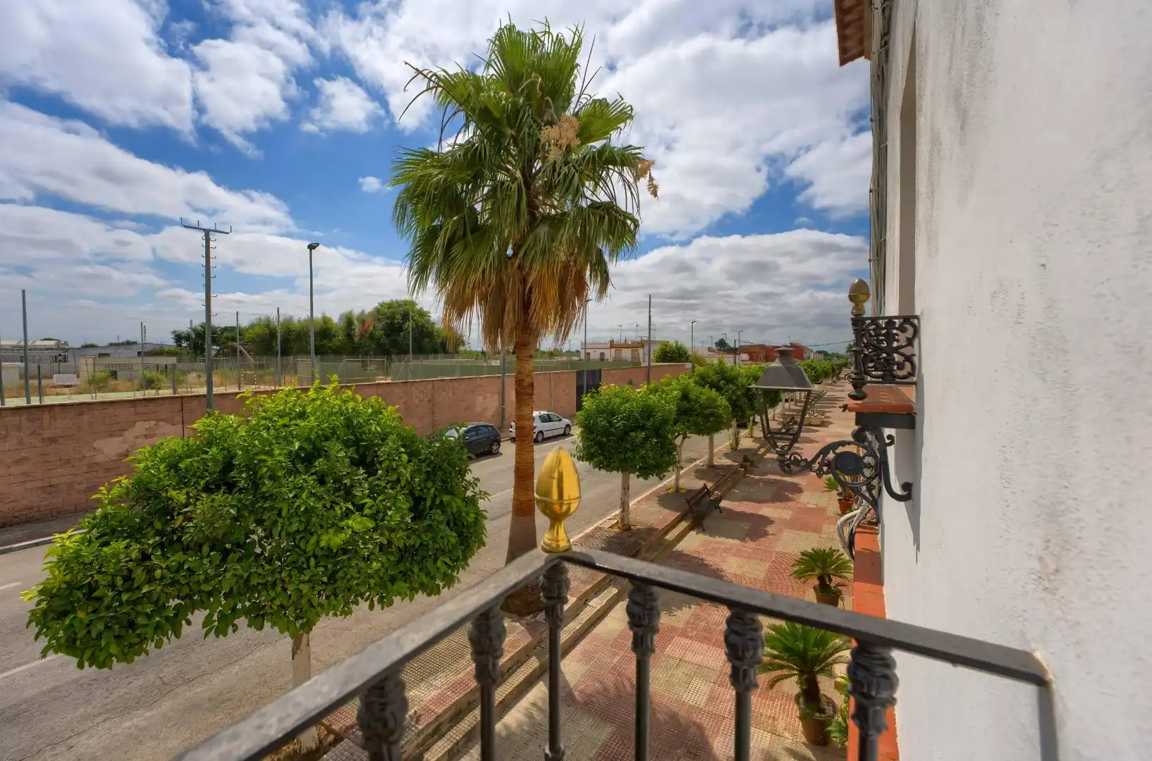 Vista exterior de Casa adosada en venta en Benacazón