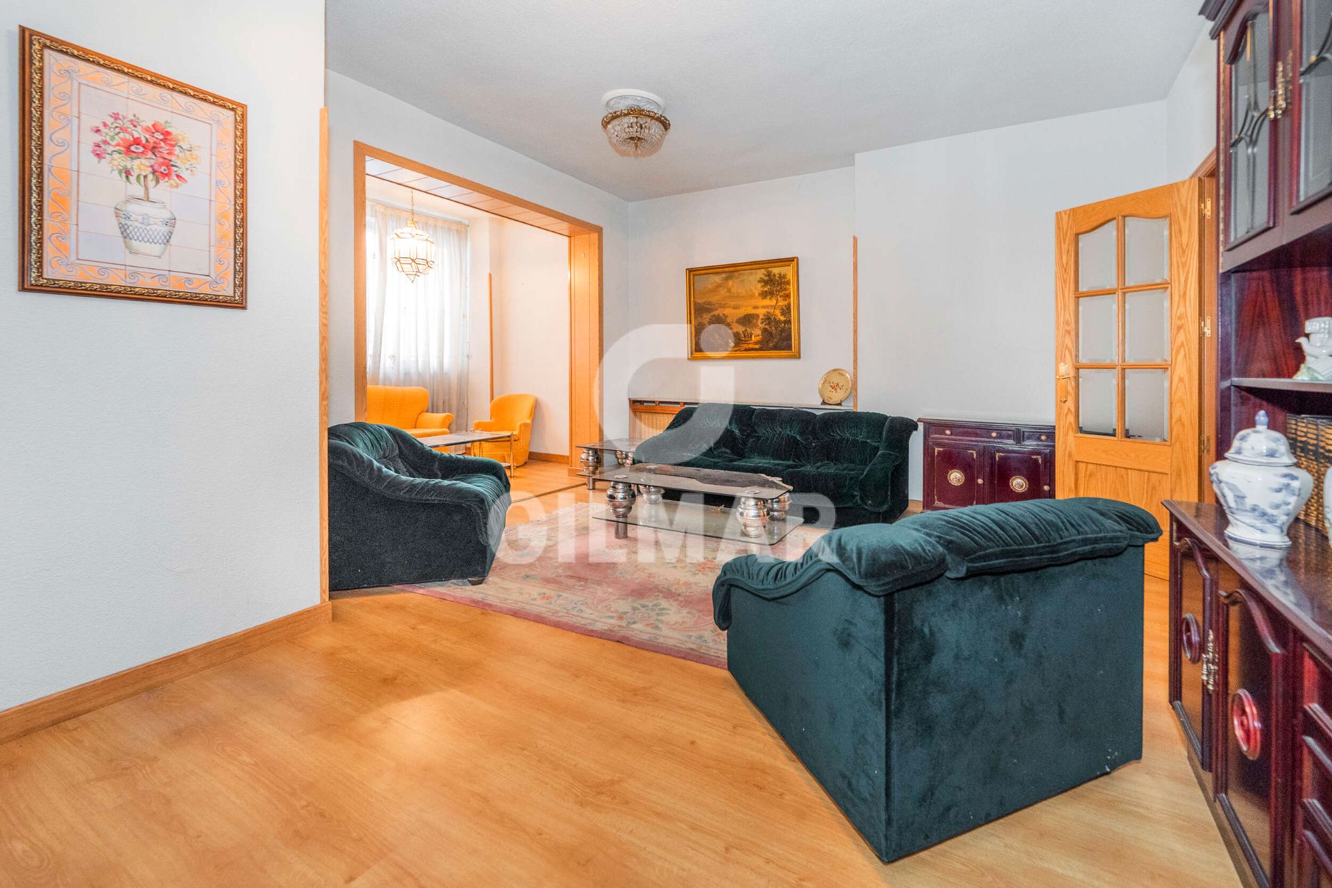 Sala d'estar de Pis en venda en  Madrid Capital amb Calefacció, Parquet i Moblat